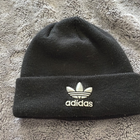 ADIDAS BLACK BEANIE - Picture 1 of 7